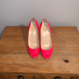 GORGEOUS PINK PATENT OPEN TOE PUMPS BY LOUBOUTIN